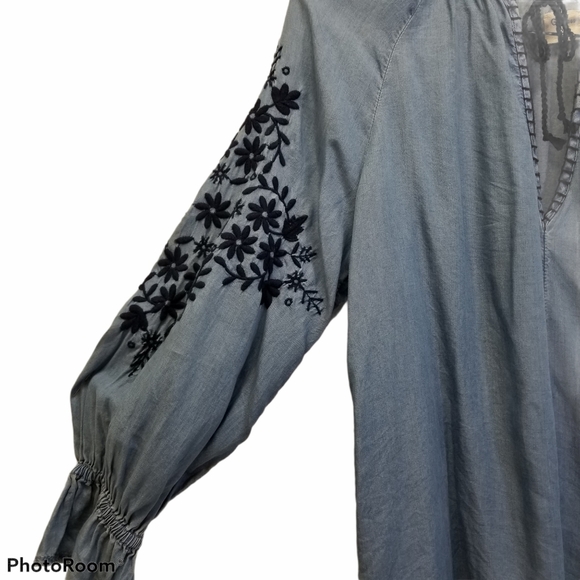 Gap Embroidered Chambray Top - Picture 3 of 4